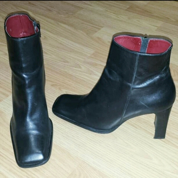 Banana Republic Shoes - Banana Republic Sz 8 M Black Ankle Boots